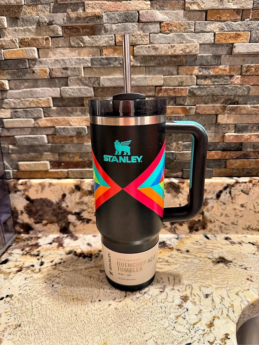 Stanley Quencher H2.0 FlowState Tumbler Geometric Black & Pink